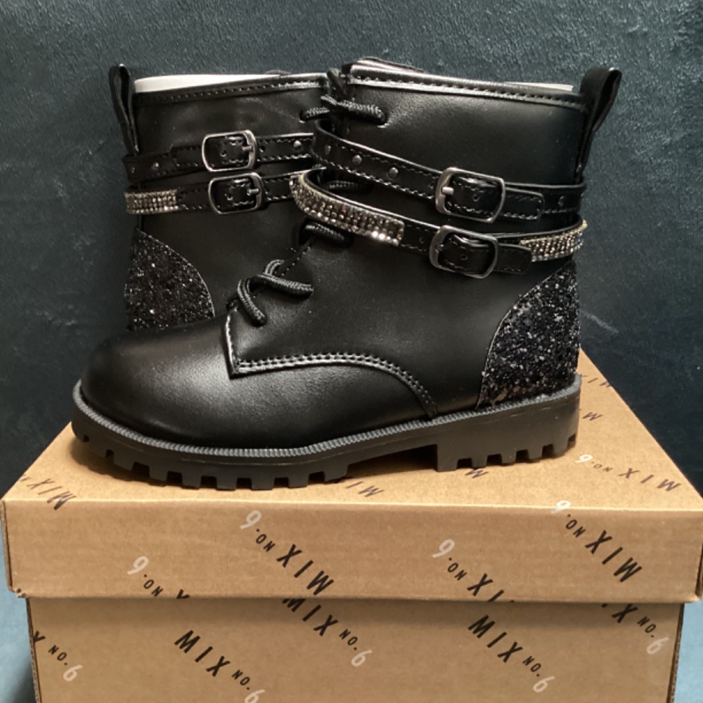 Girls Black Boots - Picture 2 of 16